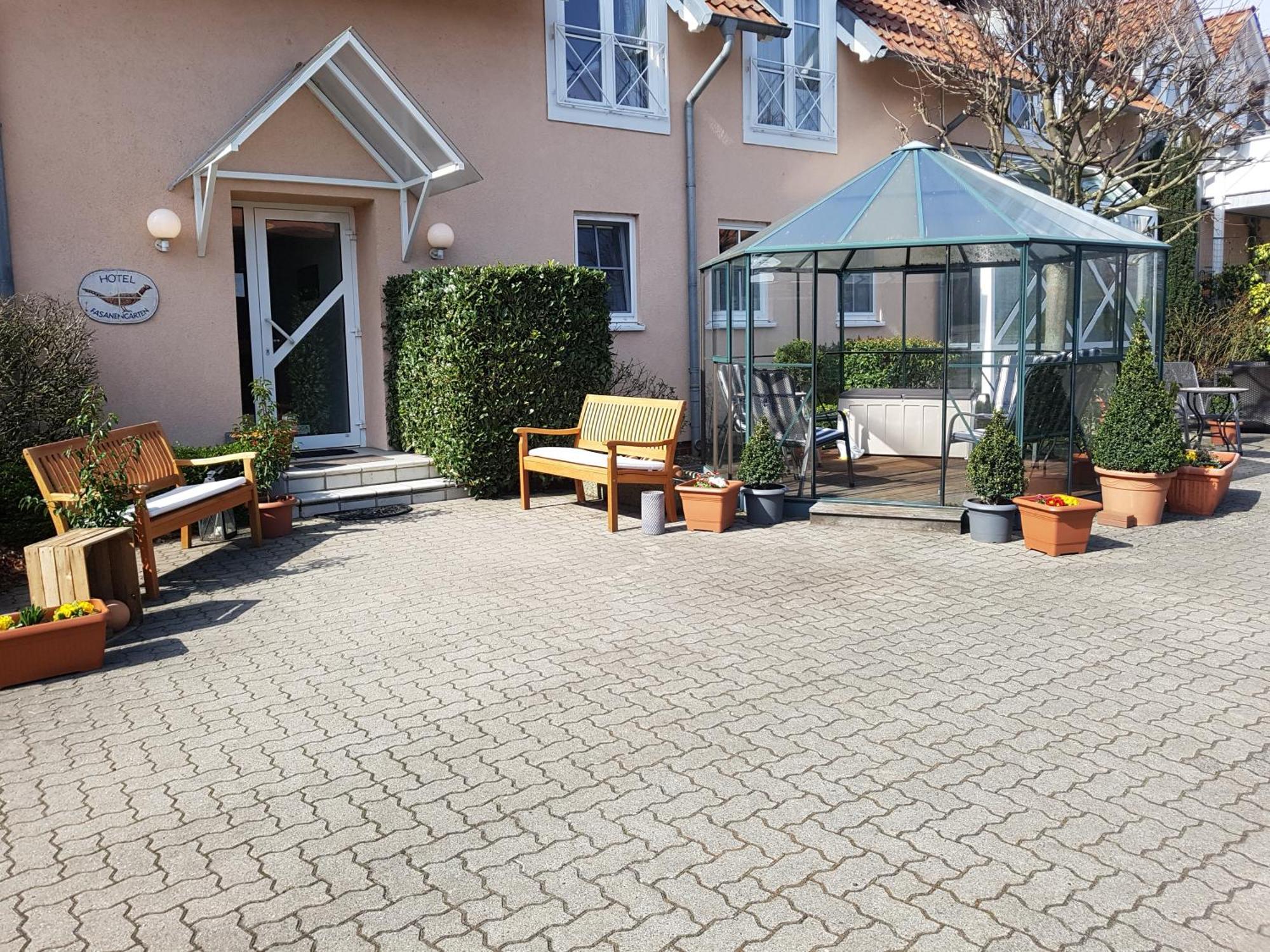 Hotel Fasanengarten Sarstedt Exterior photo